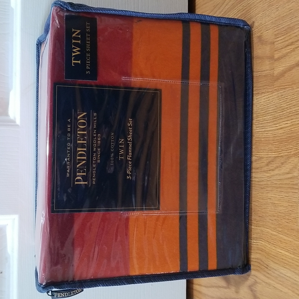 Pendleton flannel sheets - Picture 2 of 5